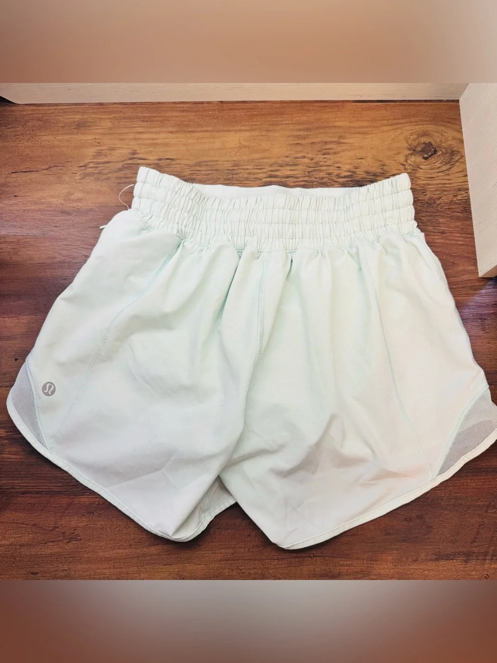 Lululemon Hotty Hot High Rise Short 4” Mint Moment Size 2 EUC